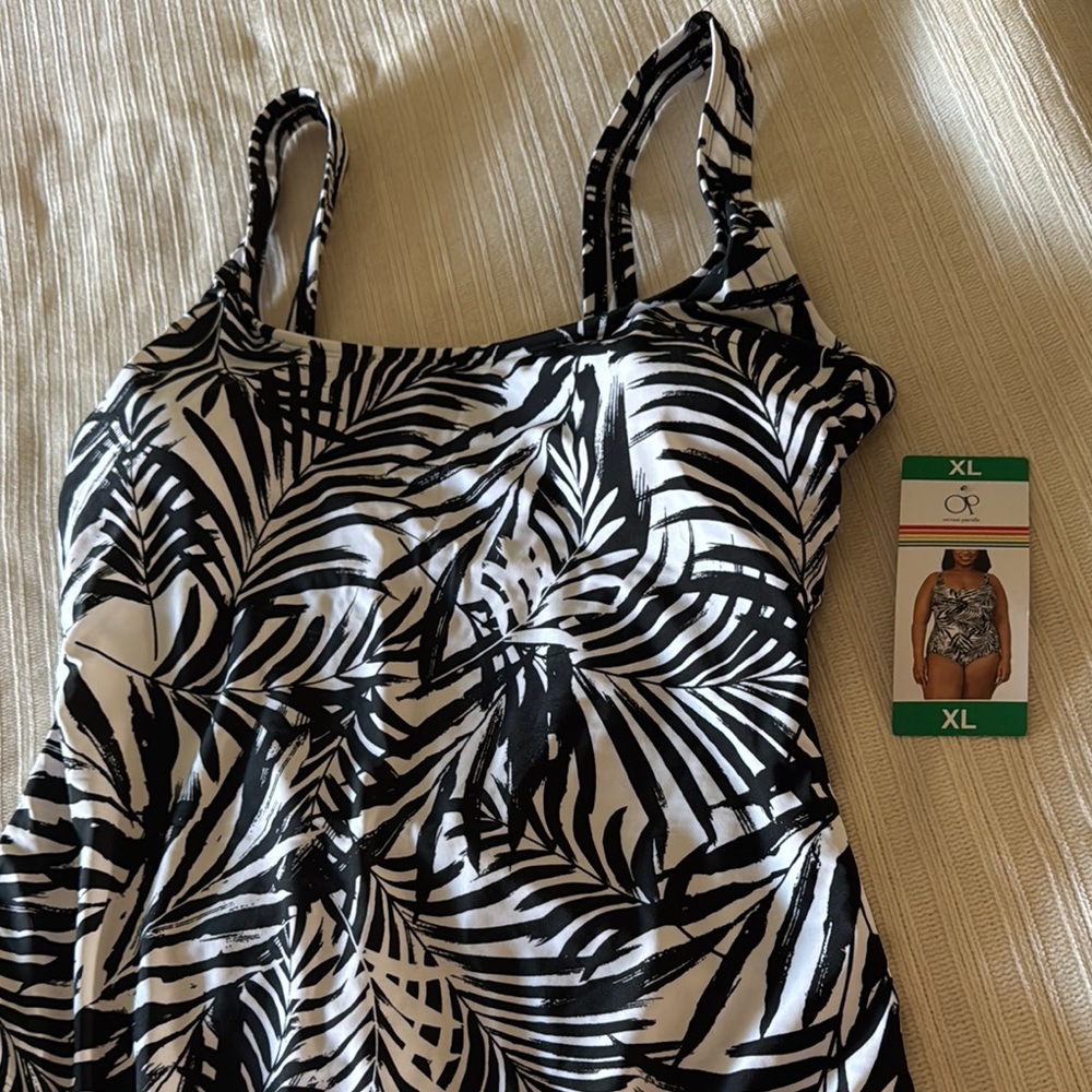 Black and White Leaf Print OP Swimsuit